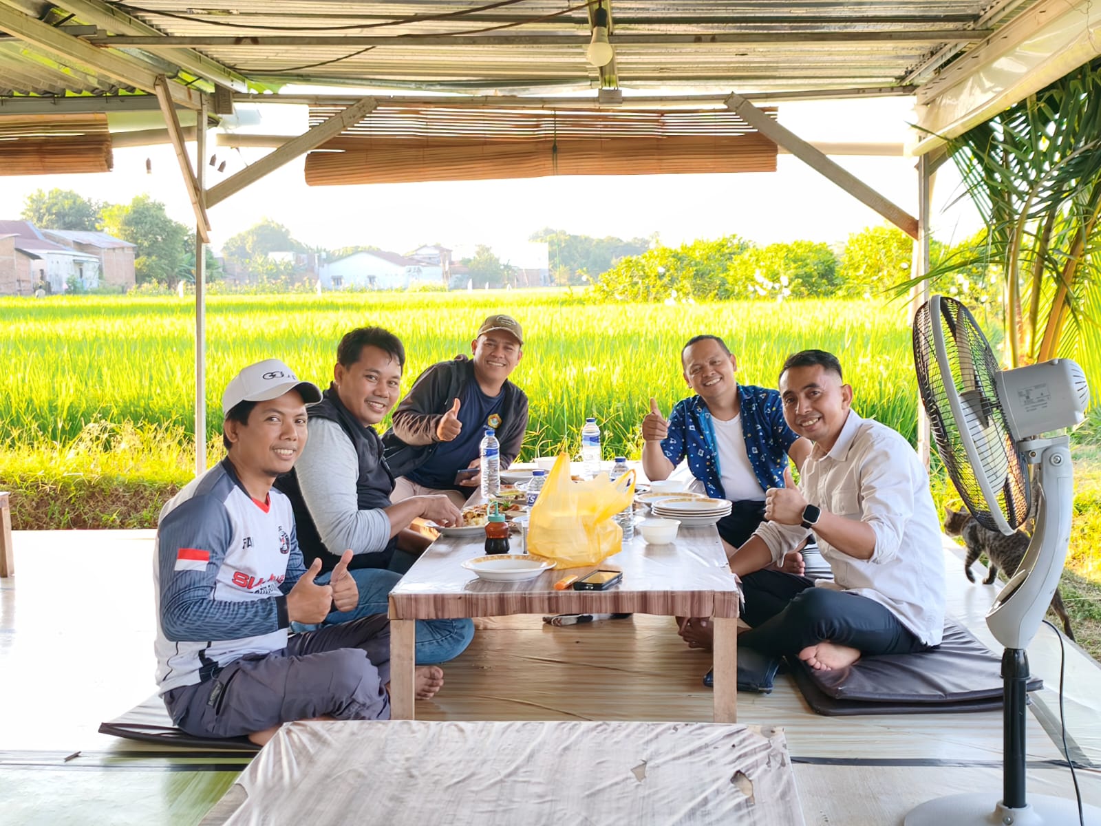 Diskusi Santai di Rainbow Garden